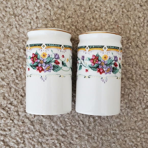 Vintage Ceramic Salt & Pepper Shakers